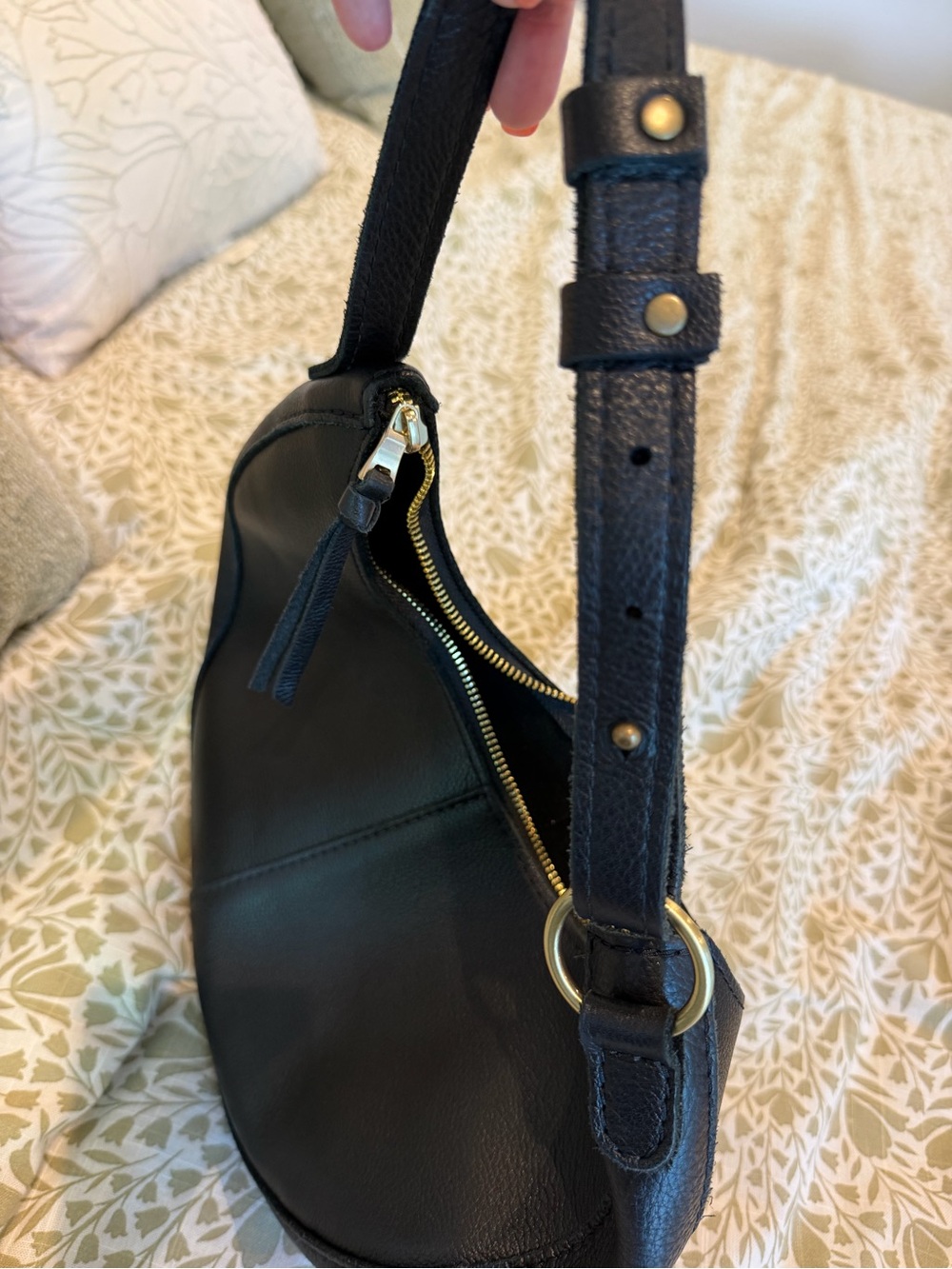 Portland Leather Classic Crescent Nora Black pebble Leather Shoulder Bag - Picture 7 of 7